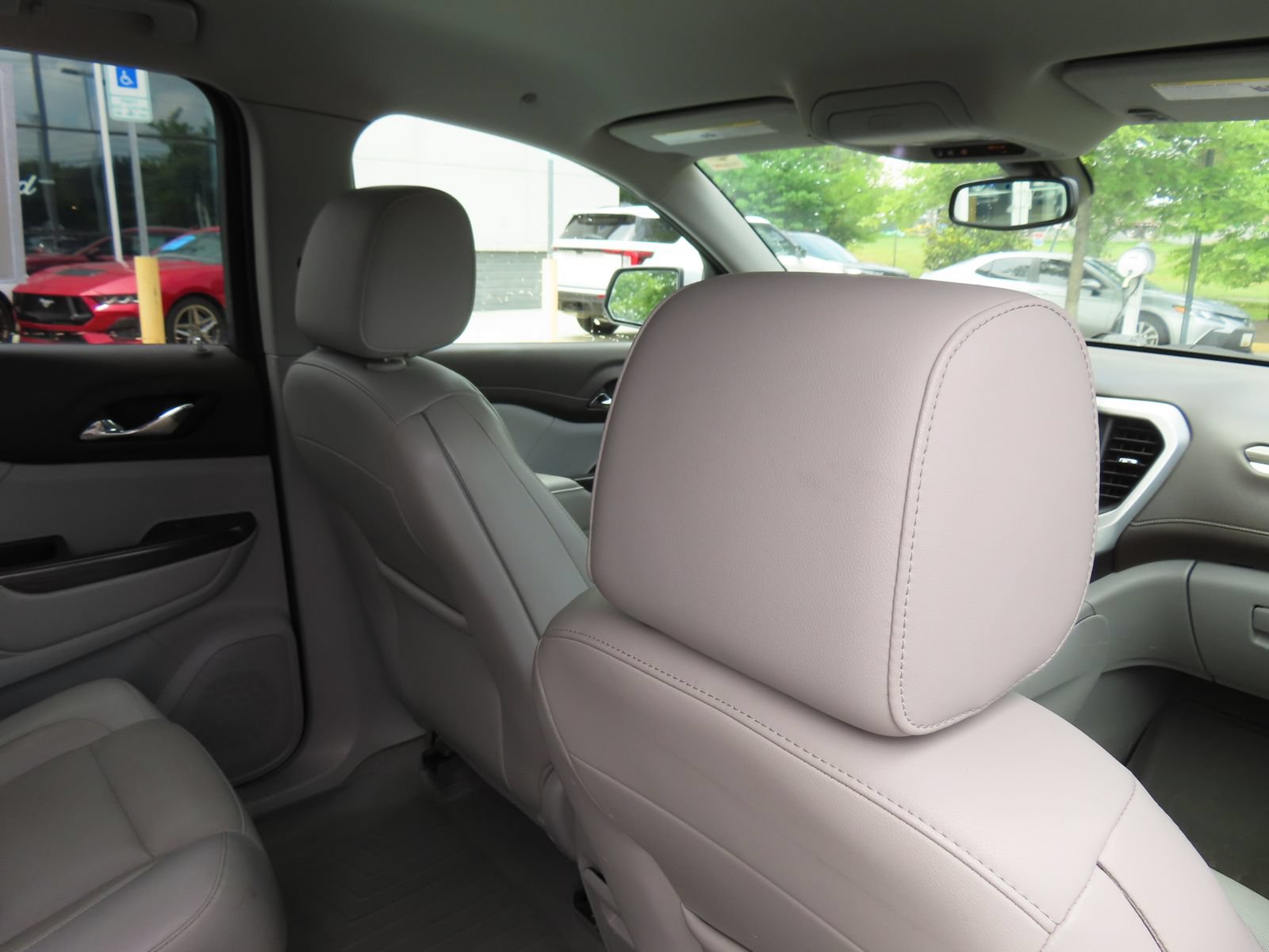 Used 2019 GMC Acadia SLT AWD/4WD image 33