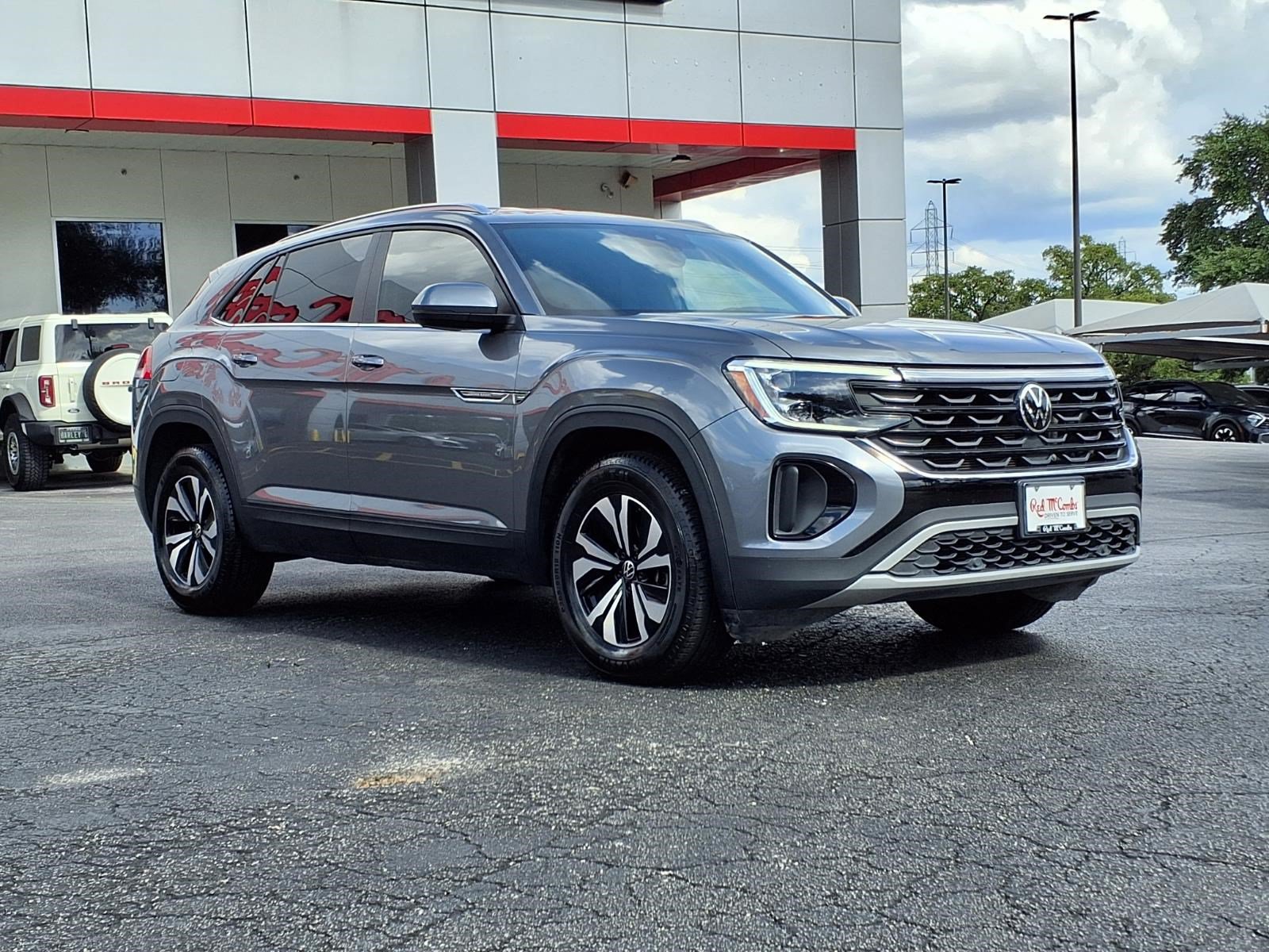 Used 2024 Volkswagen Atlas Cross Sport SE FWD image 4