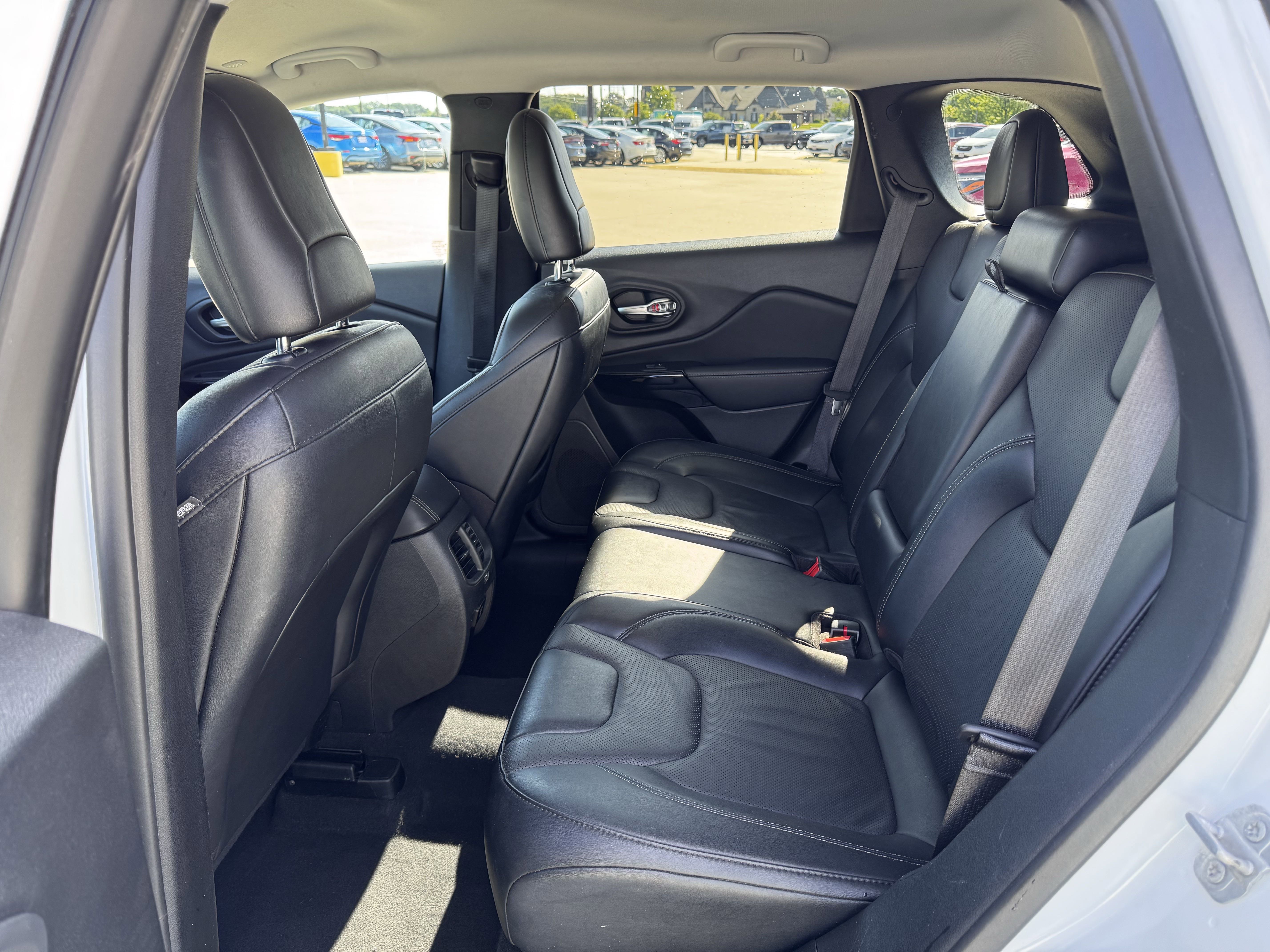 Used 2023 Jeep Cherokee Altitude Lux image 35