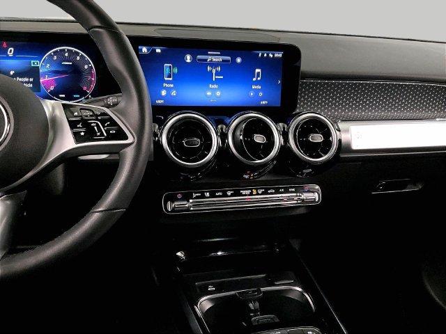Used 2026 Mercedes-Benz GLB 250 4MATIC image 6