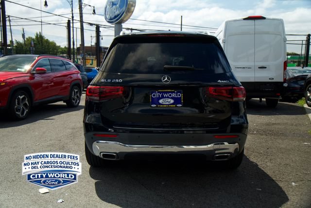 Used 2021 Mercedes-Benz GLB 250 4MATIC w/ Premium Package image 4