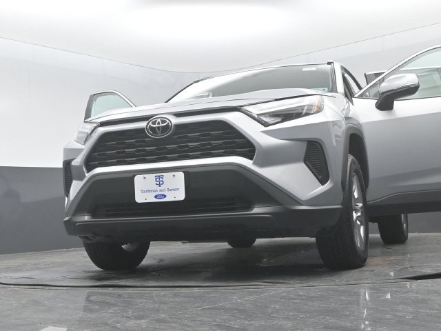 Used 2025 Toyota RAV4 XLE AWD/4WD image 32