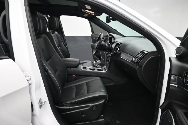 Used 2020 Jeep Grand Cherokee Overland AWD/4WD image 31