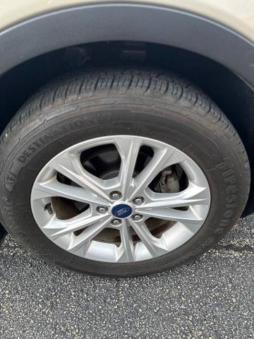 Certified 2018 Ford Escape SE w/ SE Sync 3 Package FWD image 12