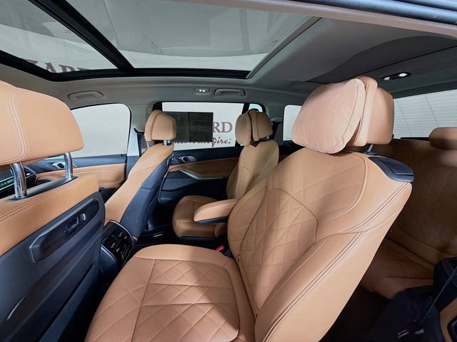 Used 2024 BMW X7 xDrive40i w/ Premium Package AWD/4WD image 28