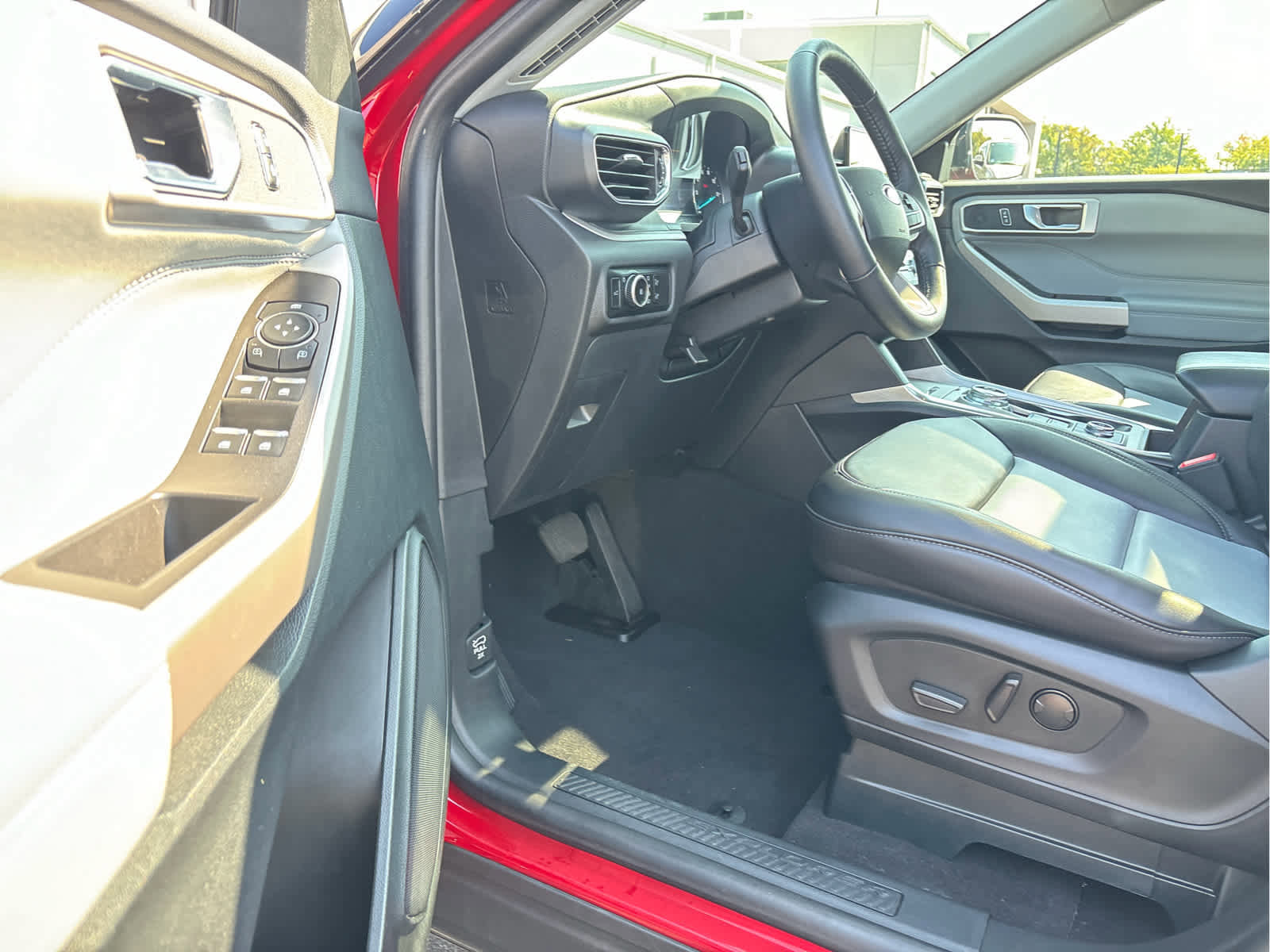 Certified 2024 Ford Explorer XLT w/ Equipment Group 202A image 12