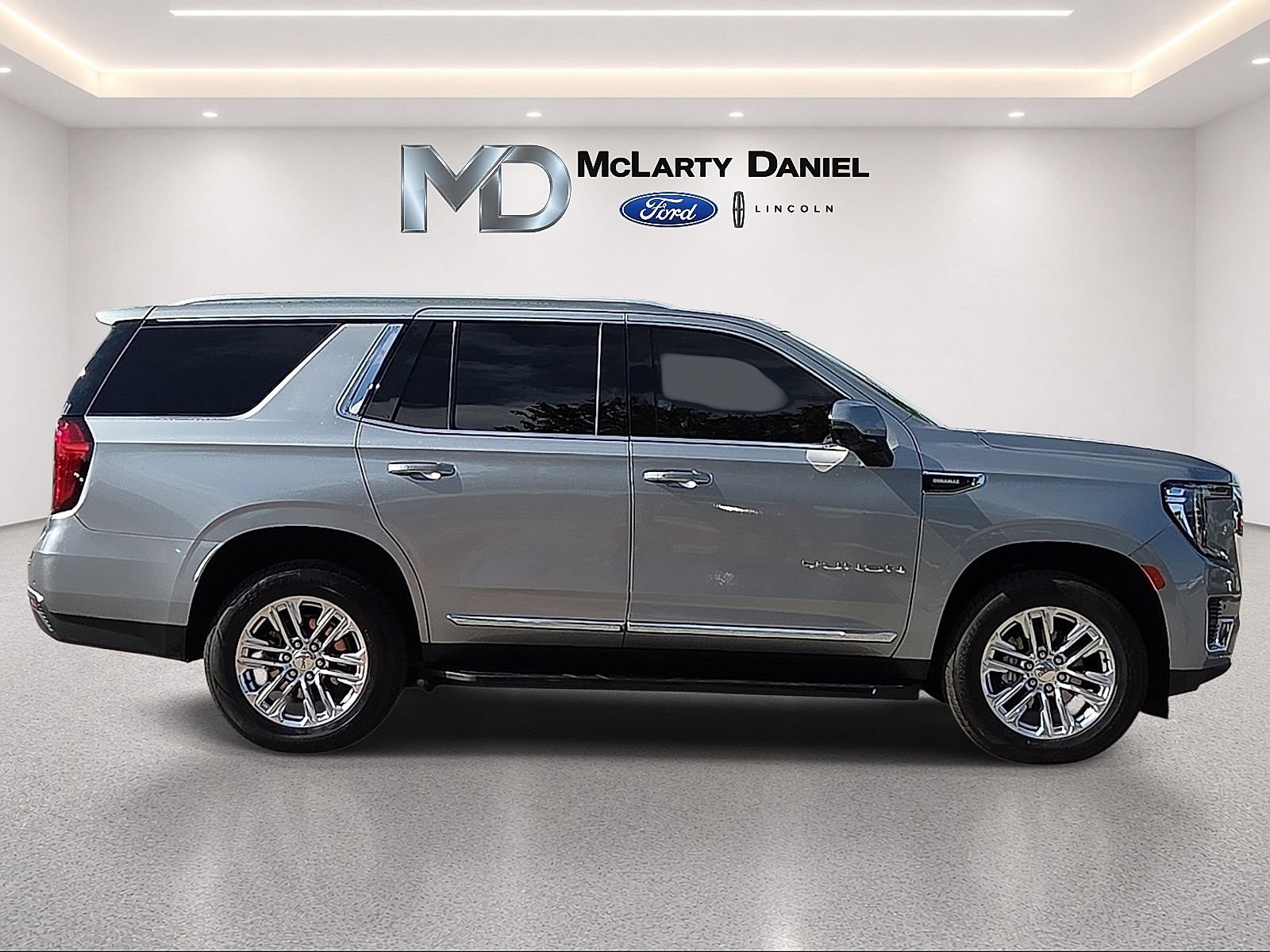 Used 2024 GMC Yukon SLT w/ SLT Luxury Package AWD/4WD image 6