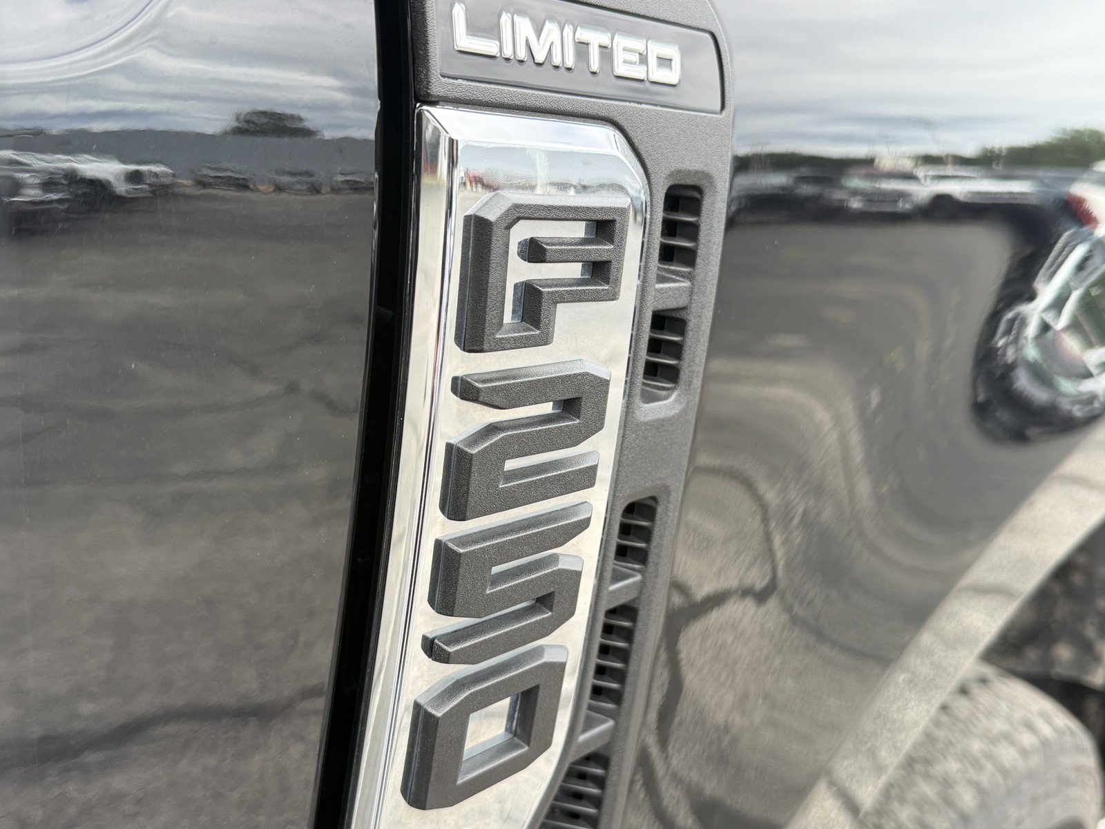 Certified 2024 Ford F250 Limited w/ FX4 Off-Road Package AWD/4WD image 32