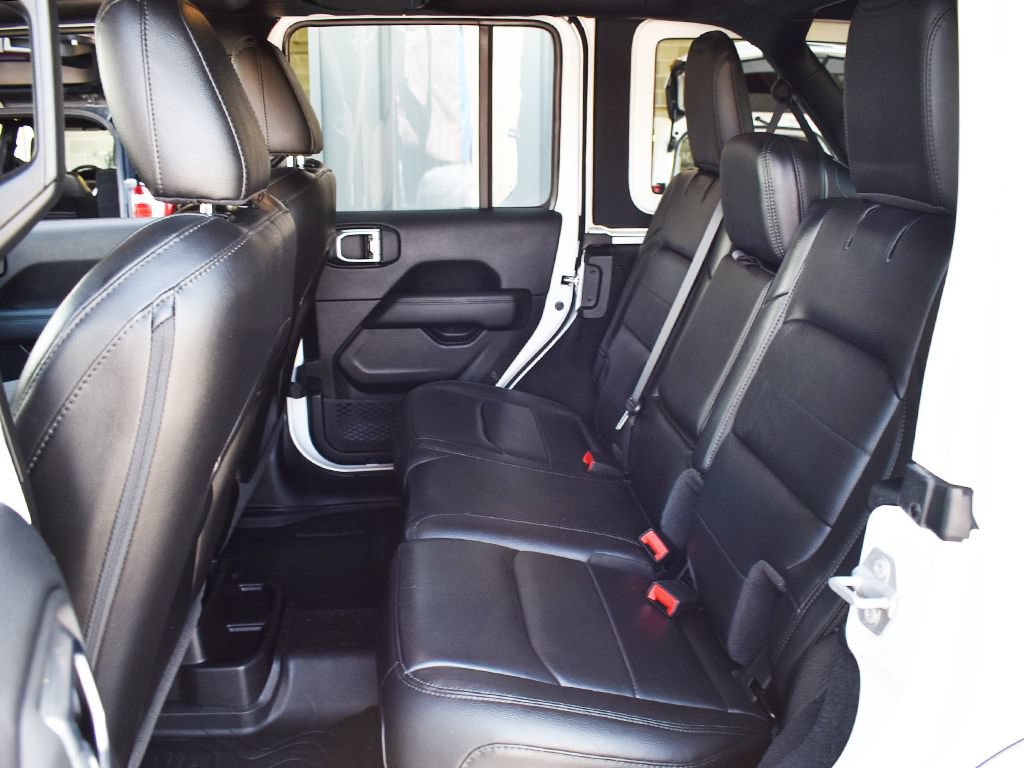 Used 2020 Jeep Wrangler Unlimited Sahara AWD/4WD image 6