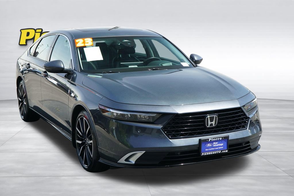 Used 2023 Honda Accord Touring image 2
