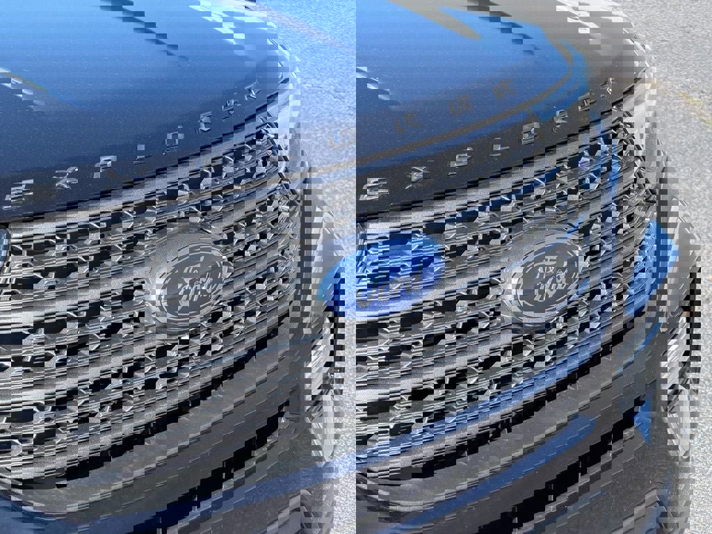 Certified 2022 Ford Explorer XLT w/ Equipment Group 202A image 10