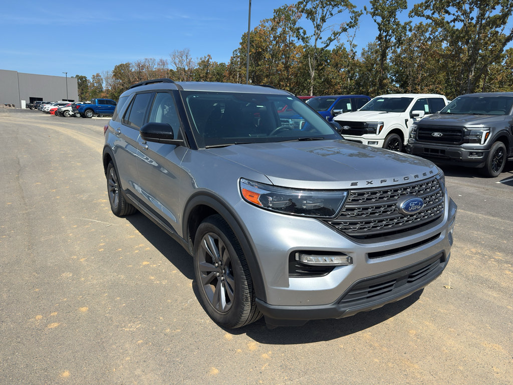 Certified 2023 Ford Explorer XLT w/ Equipment Group 202A RWD image 3