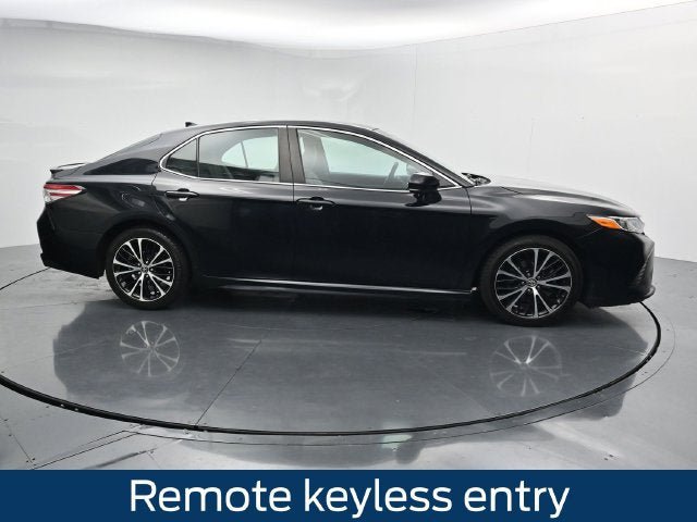 Used 2020 Toyota Camry SE FWD image 12
