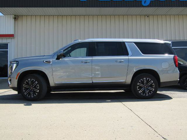 Used 2025 GMC Yukon XL Elevation AWD/4WD image 11