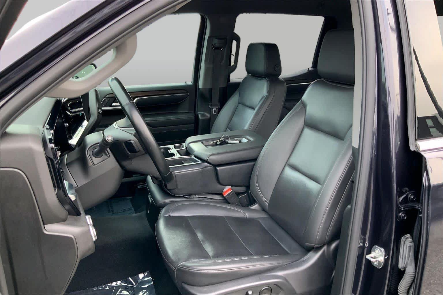 Used 2025 GMC Sierra 1500 SLT AWD/4WD image 8