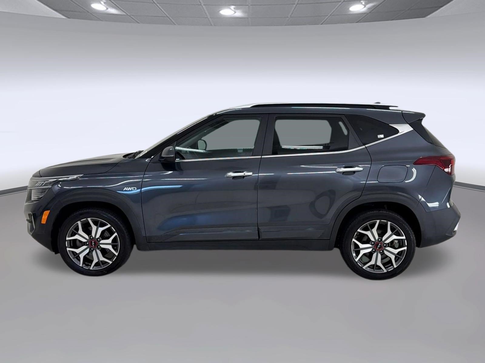 Used 2022 Kia Seltos SX w/ Sunroof Package AWD/4WD image 2