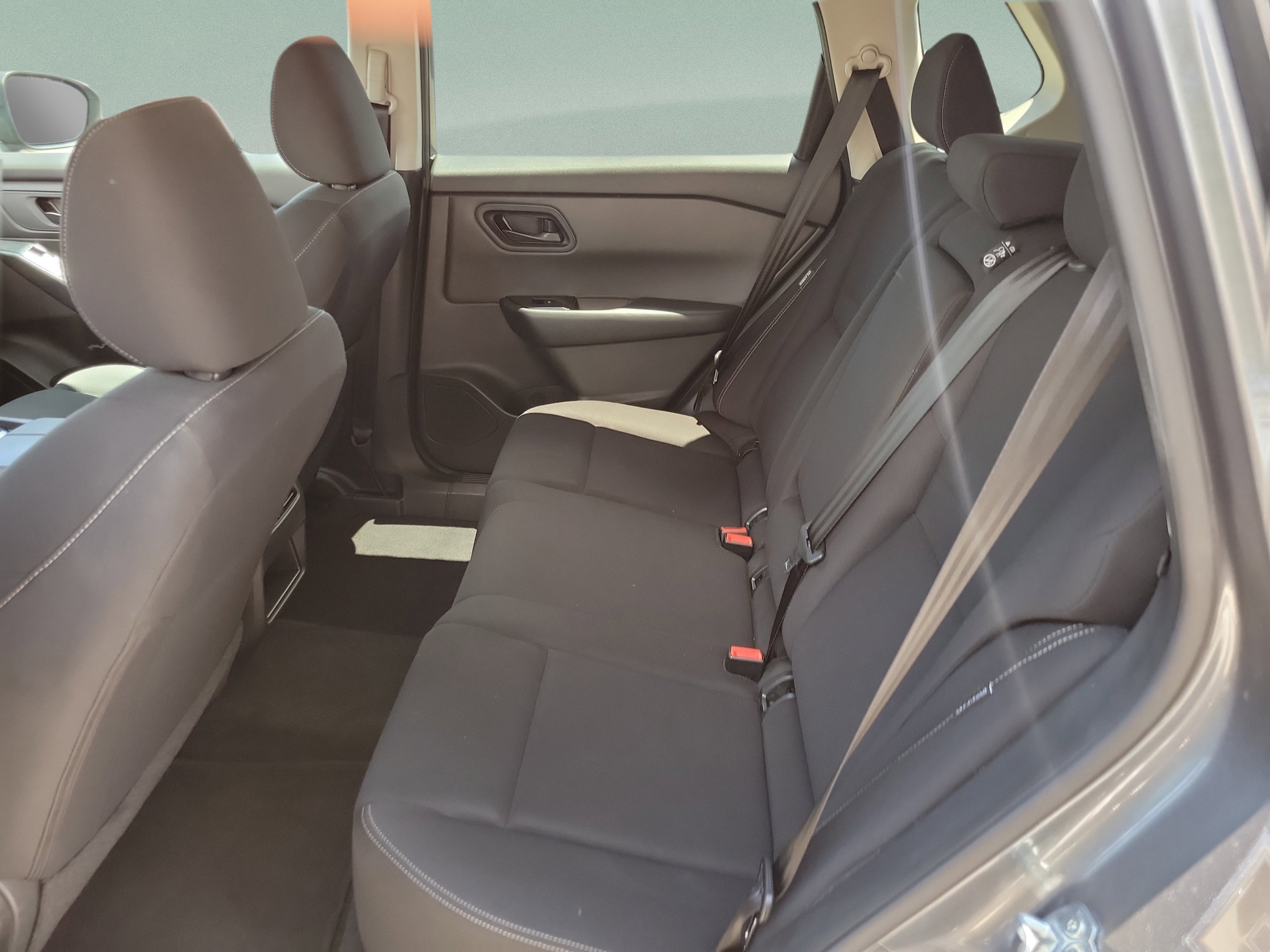 Used 2024 Nissan Rogue S AWD/4WD image 13