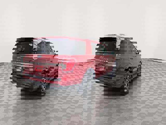 Certified 2022 Ford Expedition XLT image 4