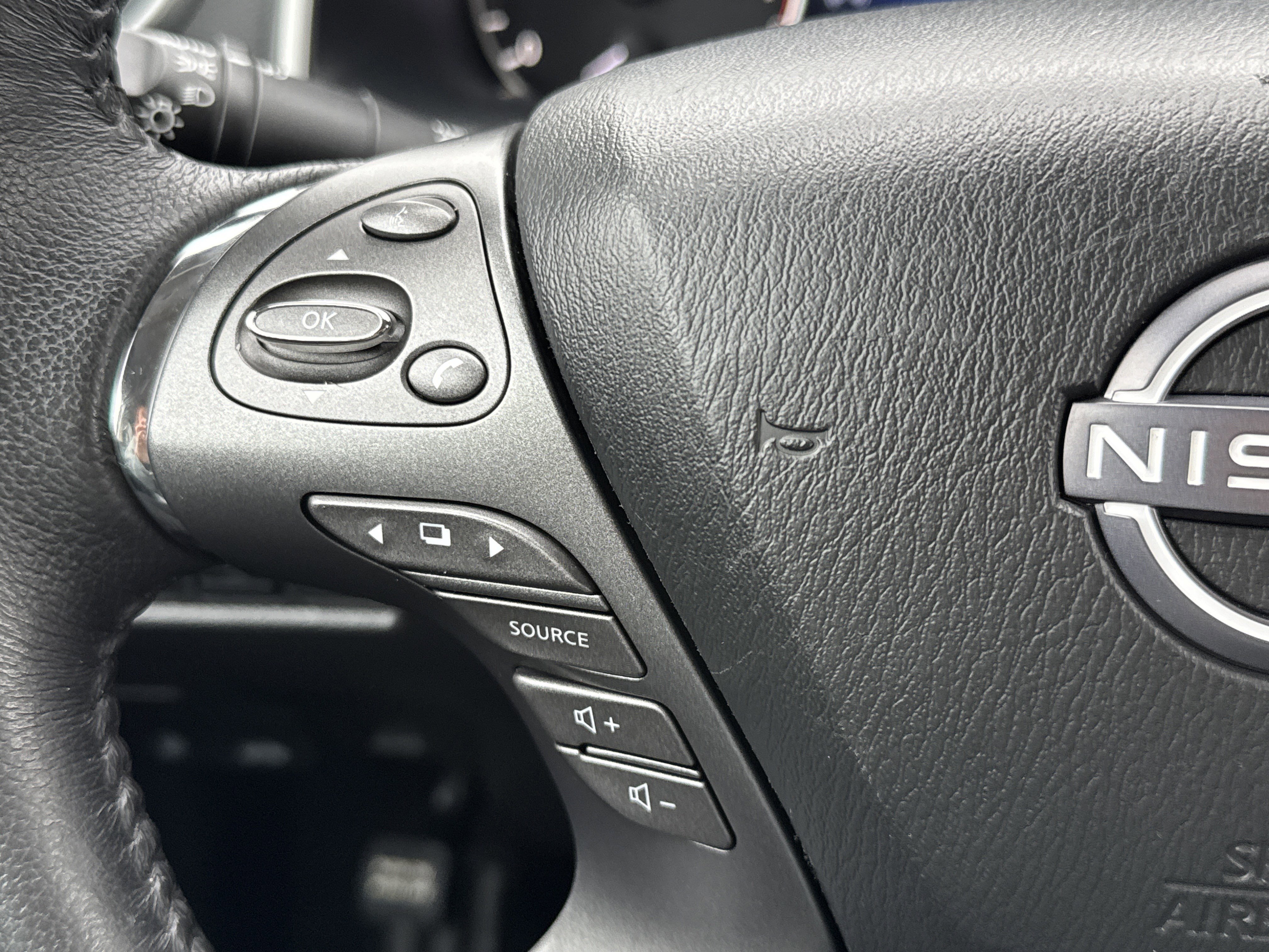 Used 2023 Nissan Murano SV image 16