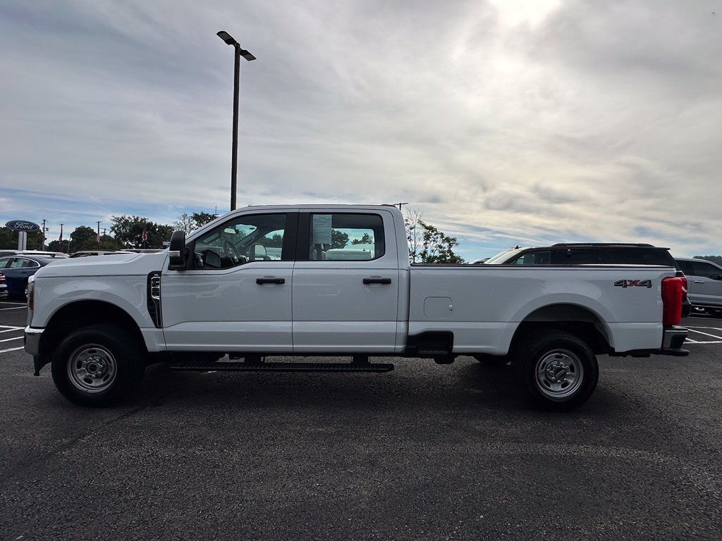 Certified 2024 Ford F250 XL w/ Snow Plow/Camper Package AWD/4WD image 2