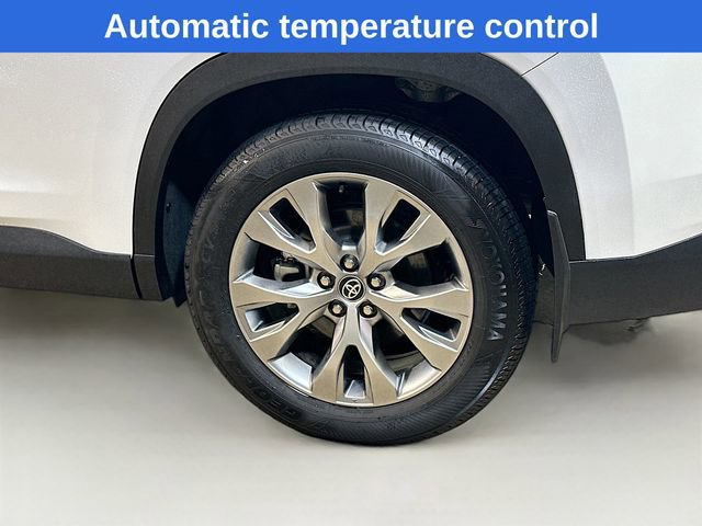 Used 2025 Toyota Grand Highlander AWD image 12