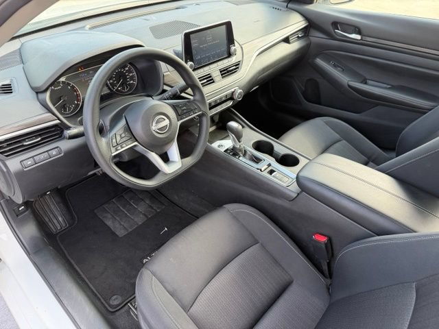 Used 2025 Nissan Altima 2.5 SV AWD/4WD image 12