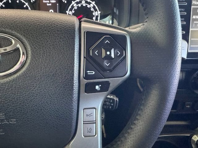 Used 2020 Toyota 4Runner SR5 AWD/4WD image 16