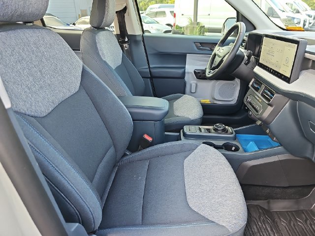 Certified 2025 Ford Maverick XLT w/ XLT Luxury Package FWD image 10