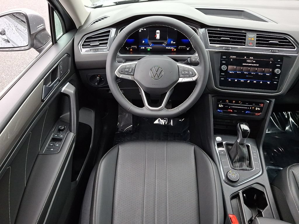 Used 2022 Volkswagen Tiguan SE AWD/4WD image 12