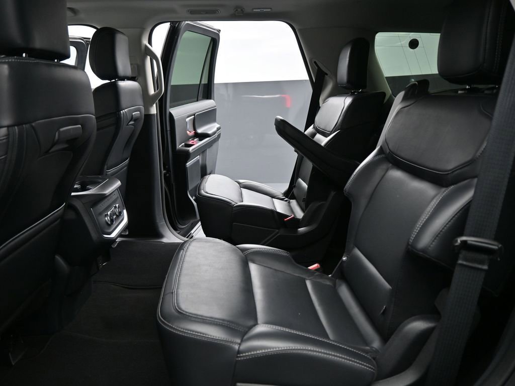 Certified 2025 Ford Expedition Platinum image 18