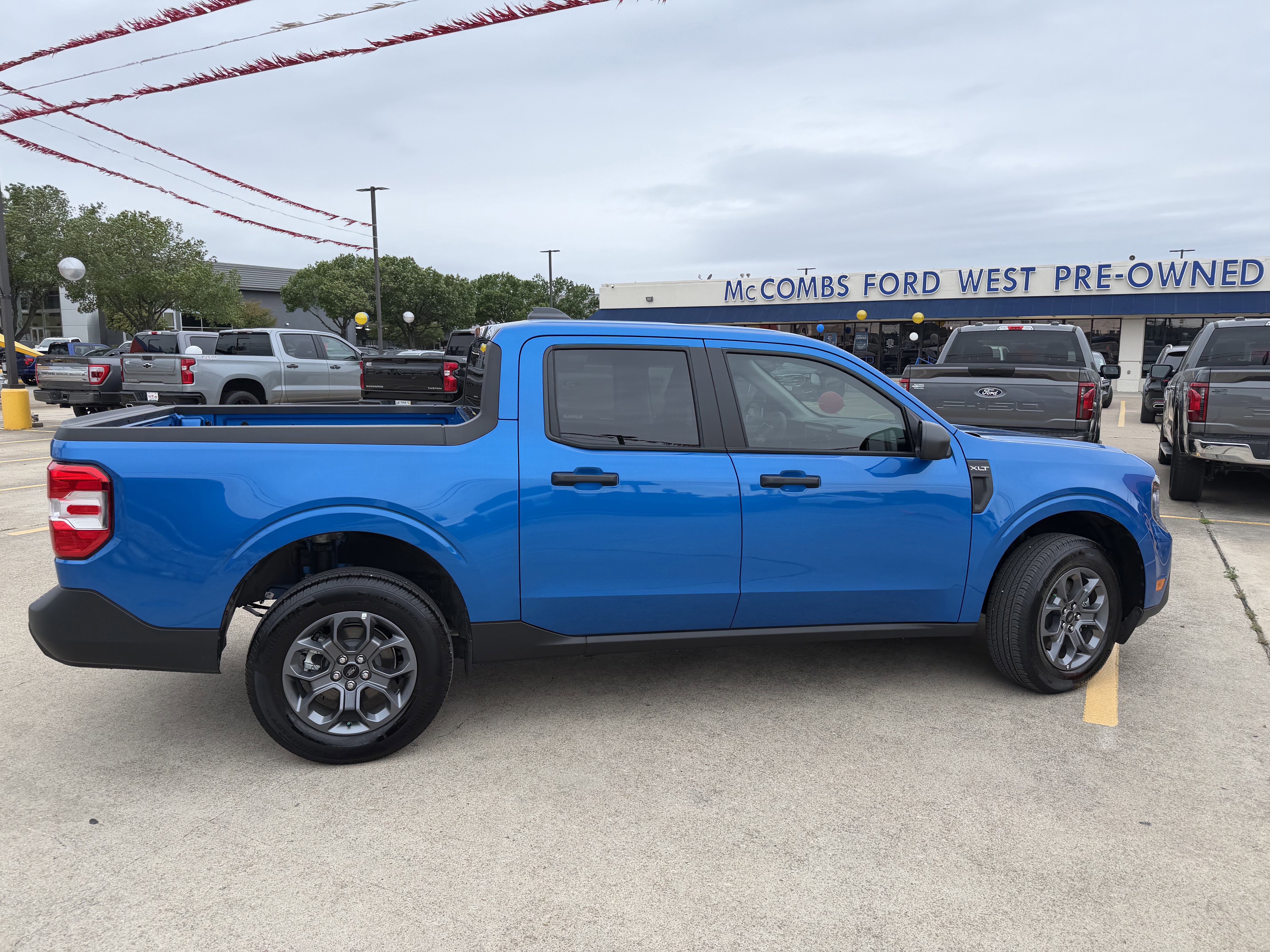 Certified 2025 Ford Maverick XLT w/ Equipment Group 302A AWD/4WD image 3