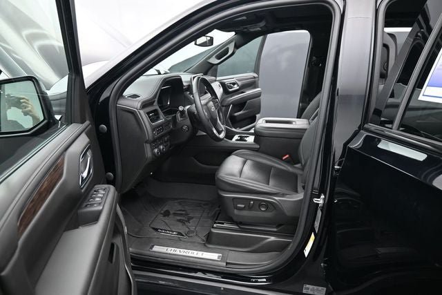Used 2023 Chevrolet Tahoe Z71 w/ Luxury Package AWD/4WD image 16