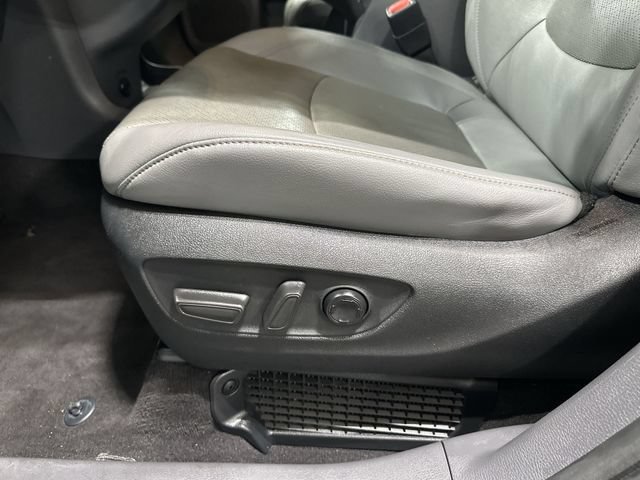 Used 2024 Toyota Sienna Limited AWD/4WD image 18