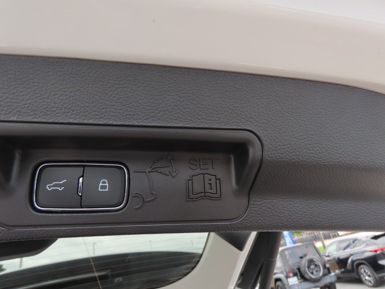 Certified 2025 Ford Explorer Active RWD image 15