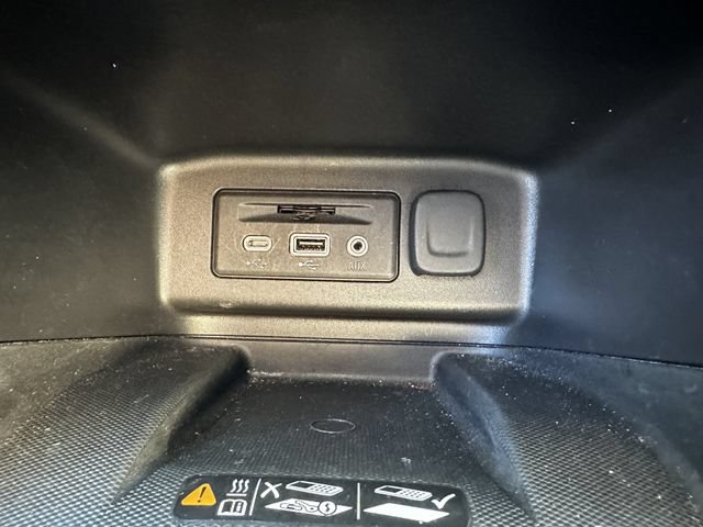 Used 2024 Chevrolet Equinox Premier AWD/4WD image 25