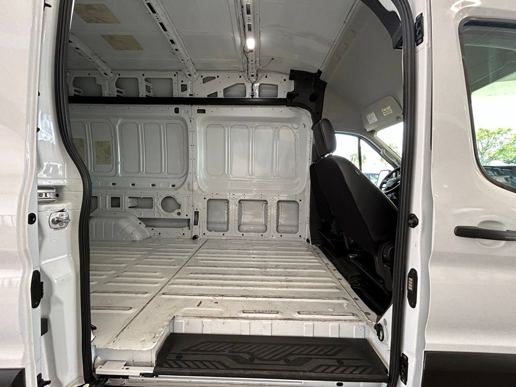 Certified 2025 Ford Transit 250 148 High Roof Extended RWD image 27