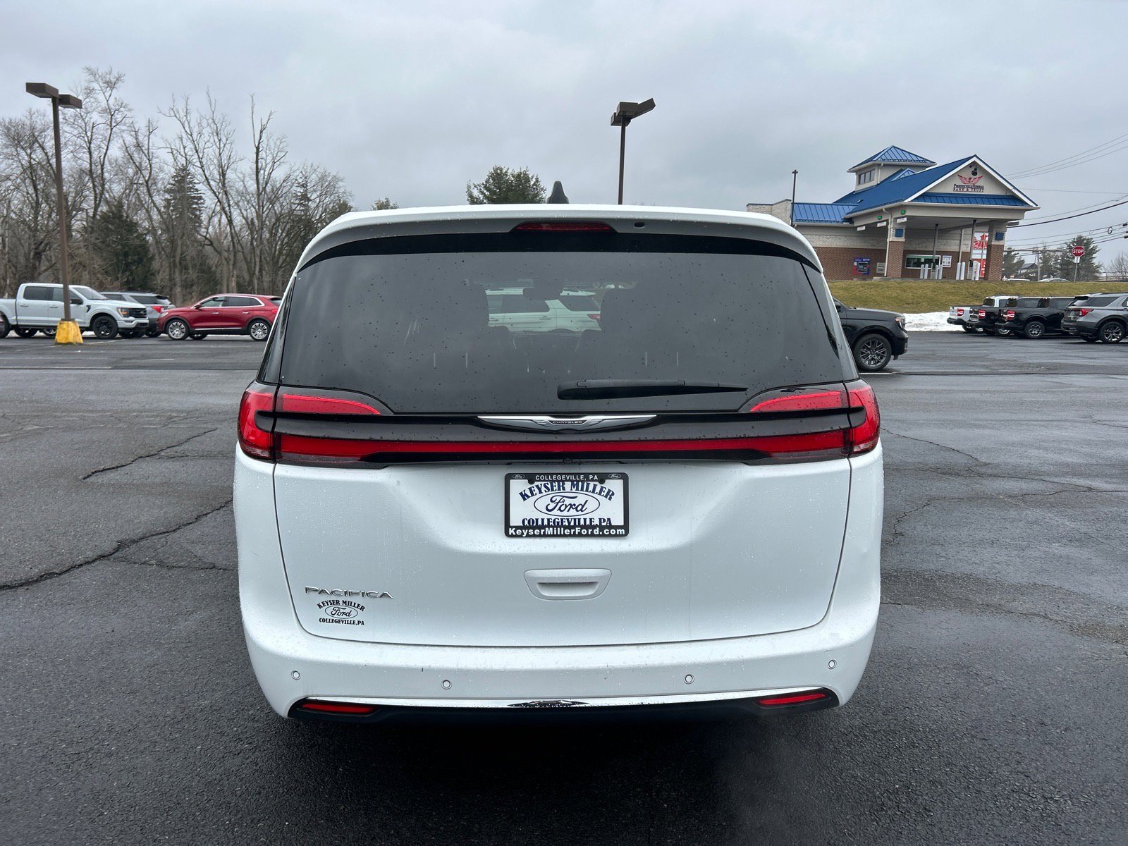 Used 2023 Chrysler Pacifica Touring-L image 12