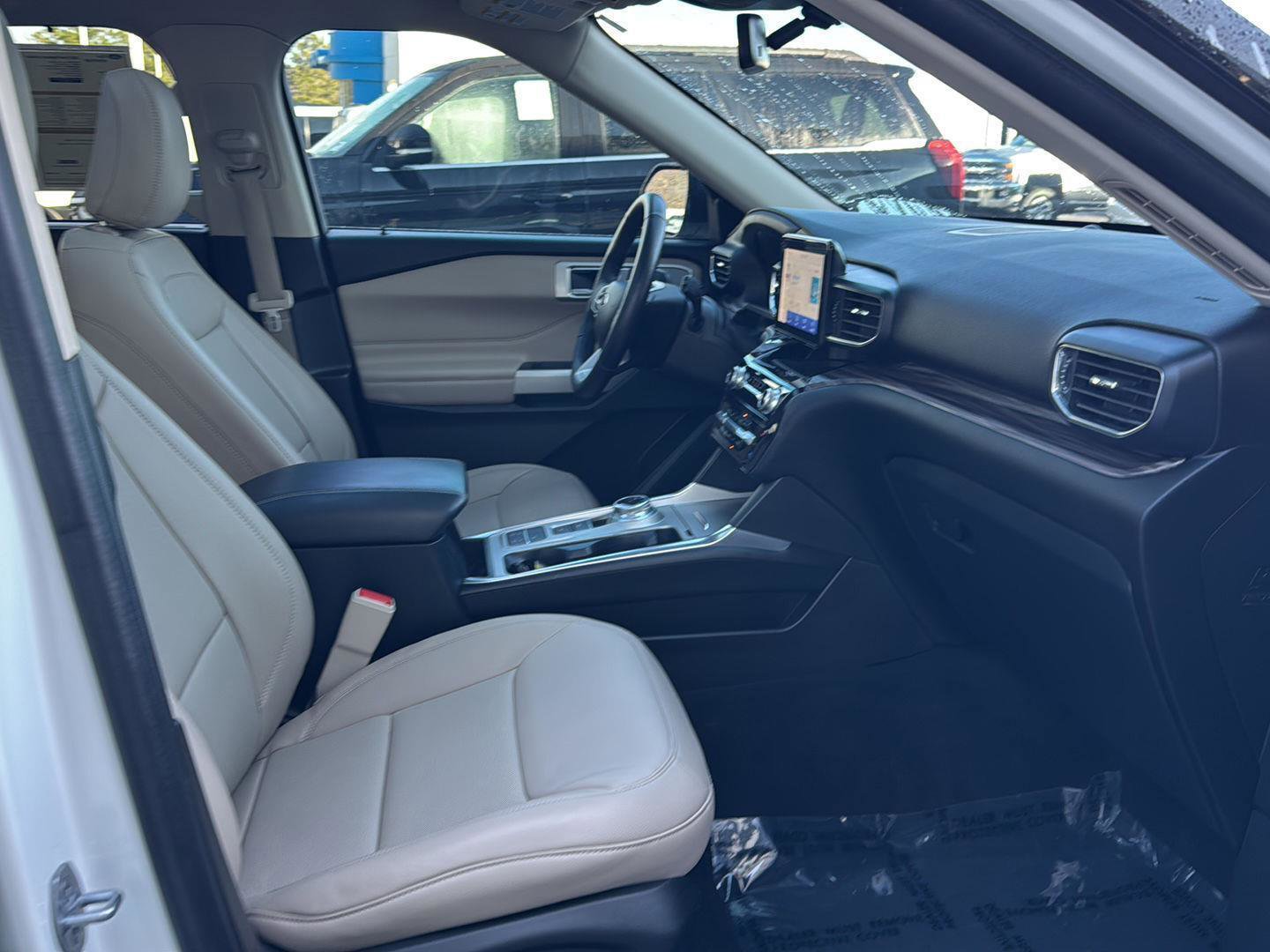 Certified 2022 Ford Explorer Limited w/ Equipment Group 301A image 10