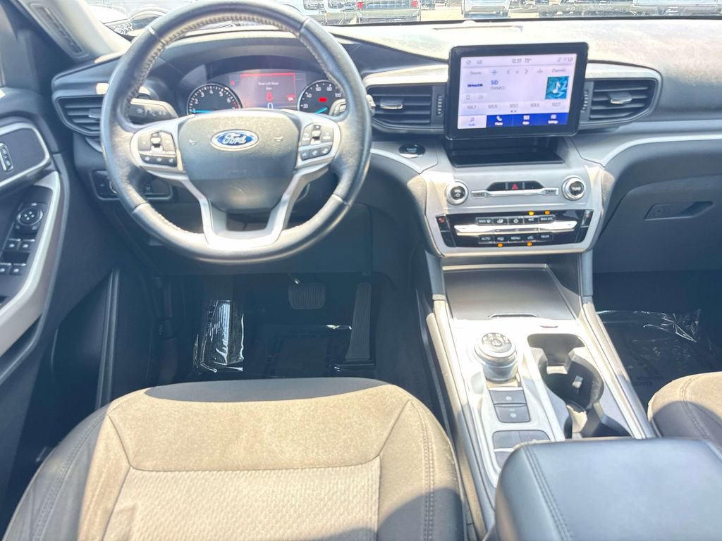 Certified 2023 Ford Explorer XLT RWD image 14