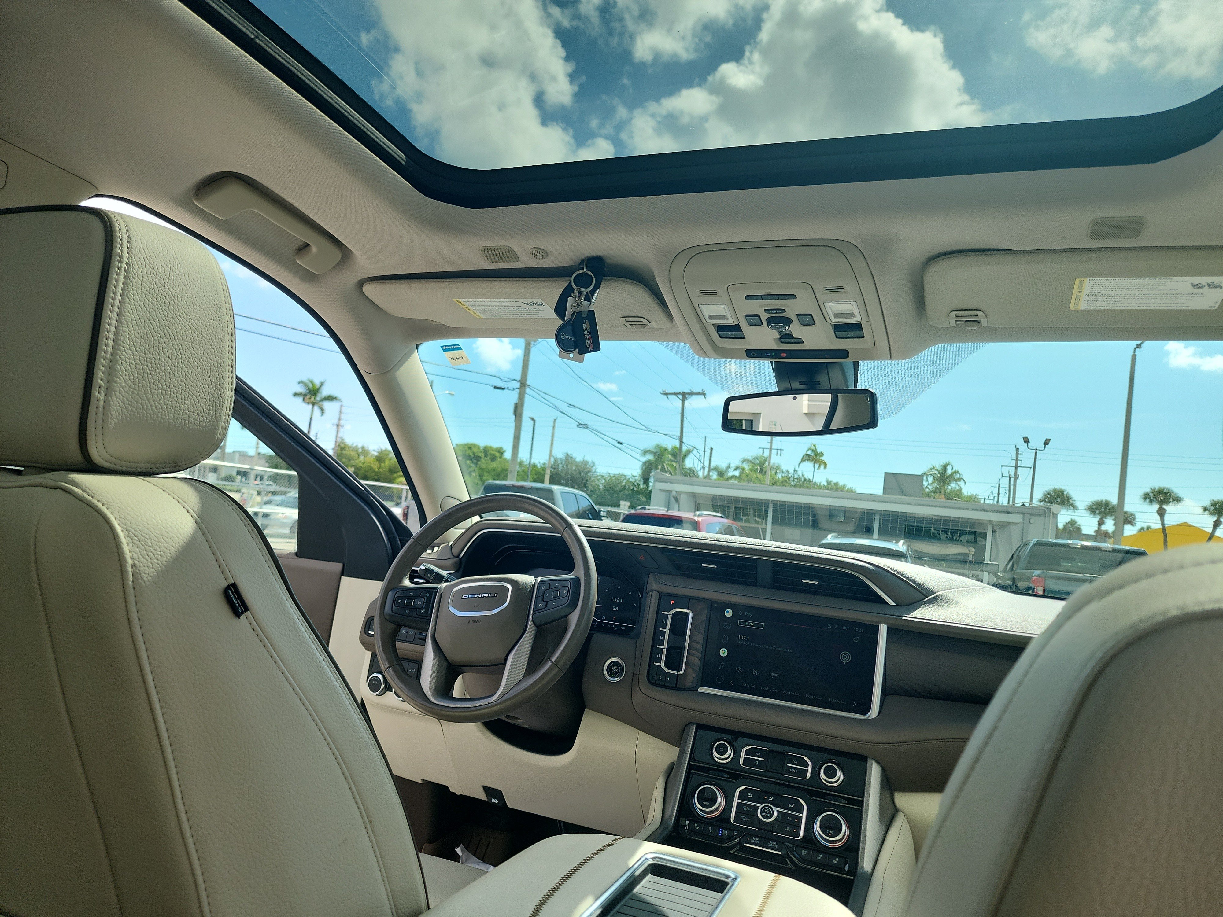 Used 2022 GMC Yukon XL Denali RWD image 31