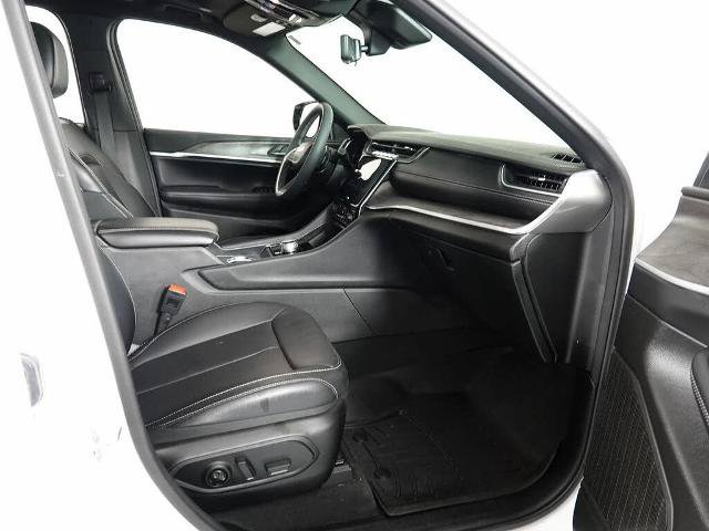 Used 2025 Jeep Grand Cherokee Limited w/ Luxury Tech Group II AWD/4WD image 16