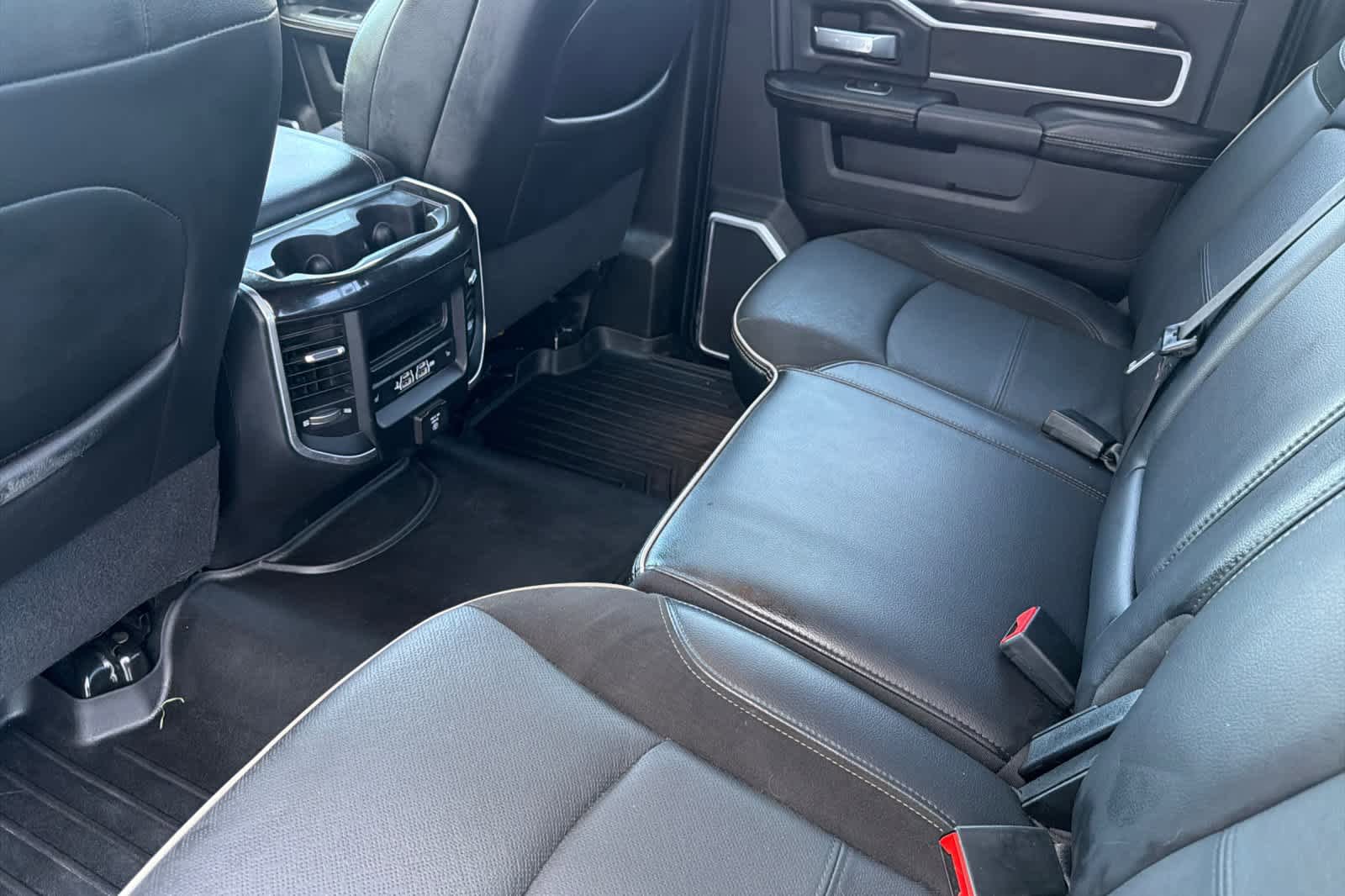 Used 2020 RAM 3500 Laramie AWD/4WD image 4