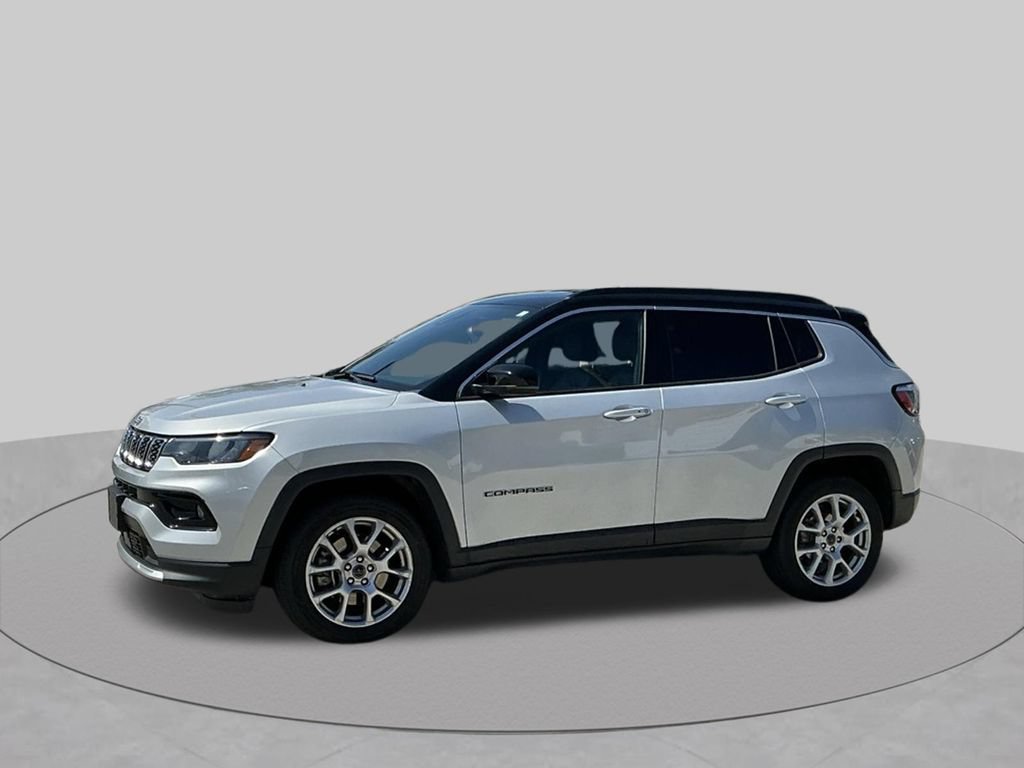 Used 2025 Jeep Compass Limited AWD/4WD image 3