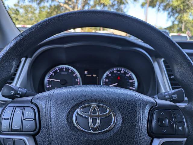 Used 2017 Toyota Highlander LE image 31