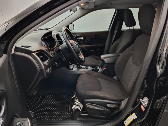 Used 2019 Jeep Cherokee Latitude w/ Cold Weather Group AWD/4WD image 19