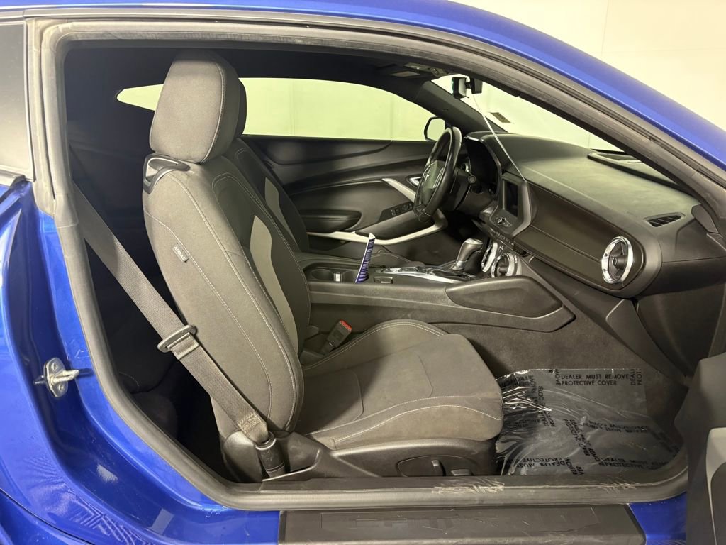 Used 2021 Chevrolet Camaro LT image 31