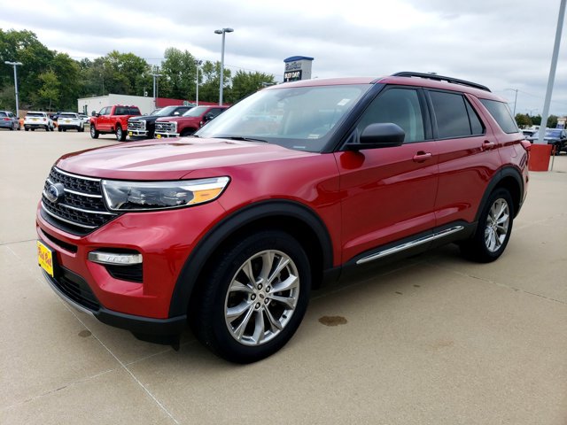 Certified 2023 Ford Explorer XLT w/ Equipment Group 202A AWD/4WD image 3