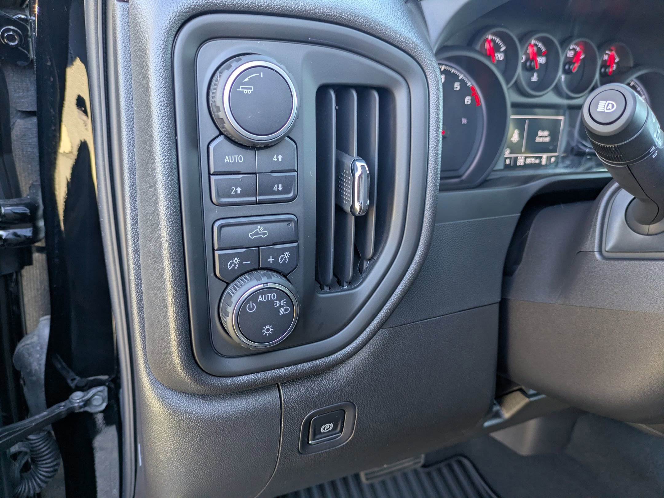 Used 2025 Chevrolet Silverado 1500 Custom Trail Boss w/ Turbomax Blackout Package image 19