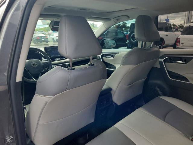 Used 2021 Toyota RAV4 XLE Premium image 14