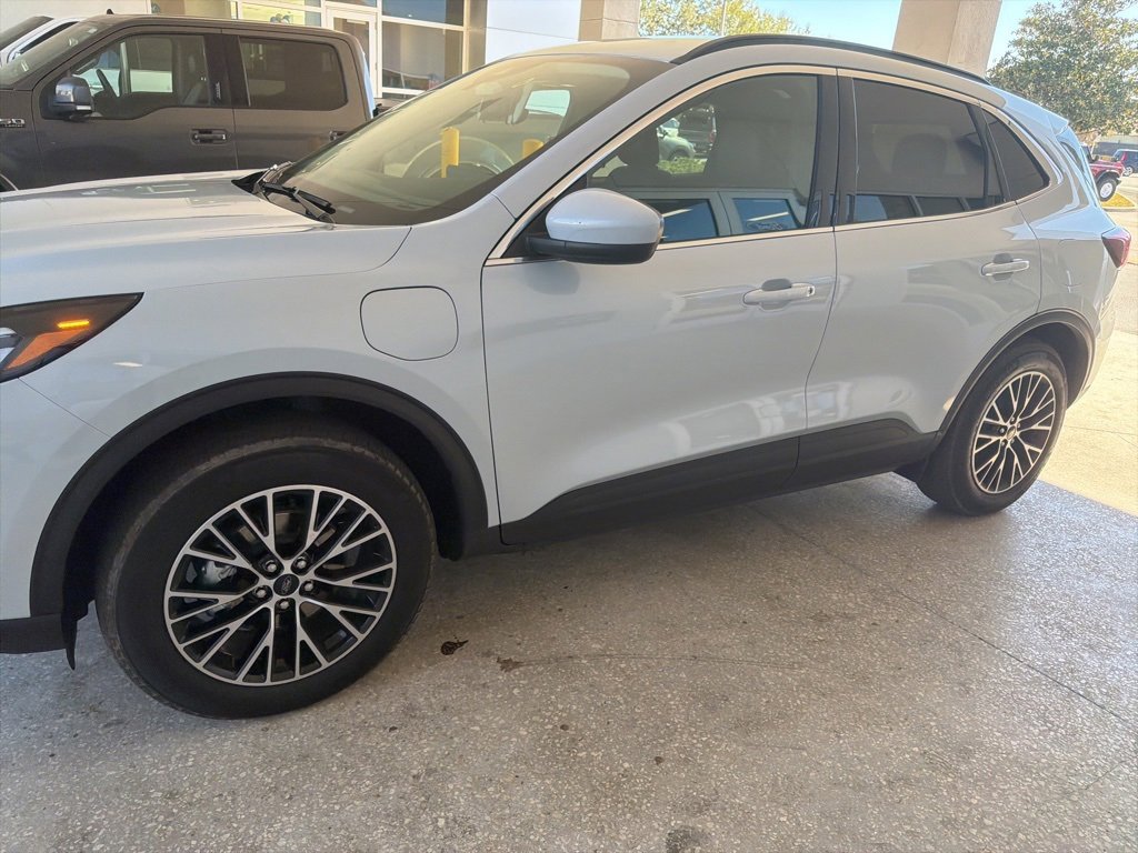 Certified 2026 Ford Escape SE image 2